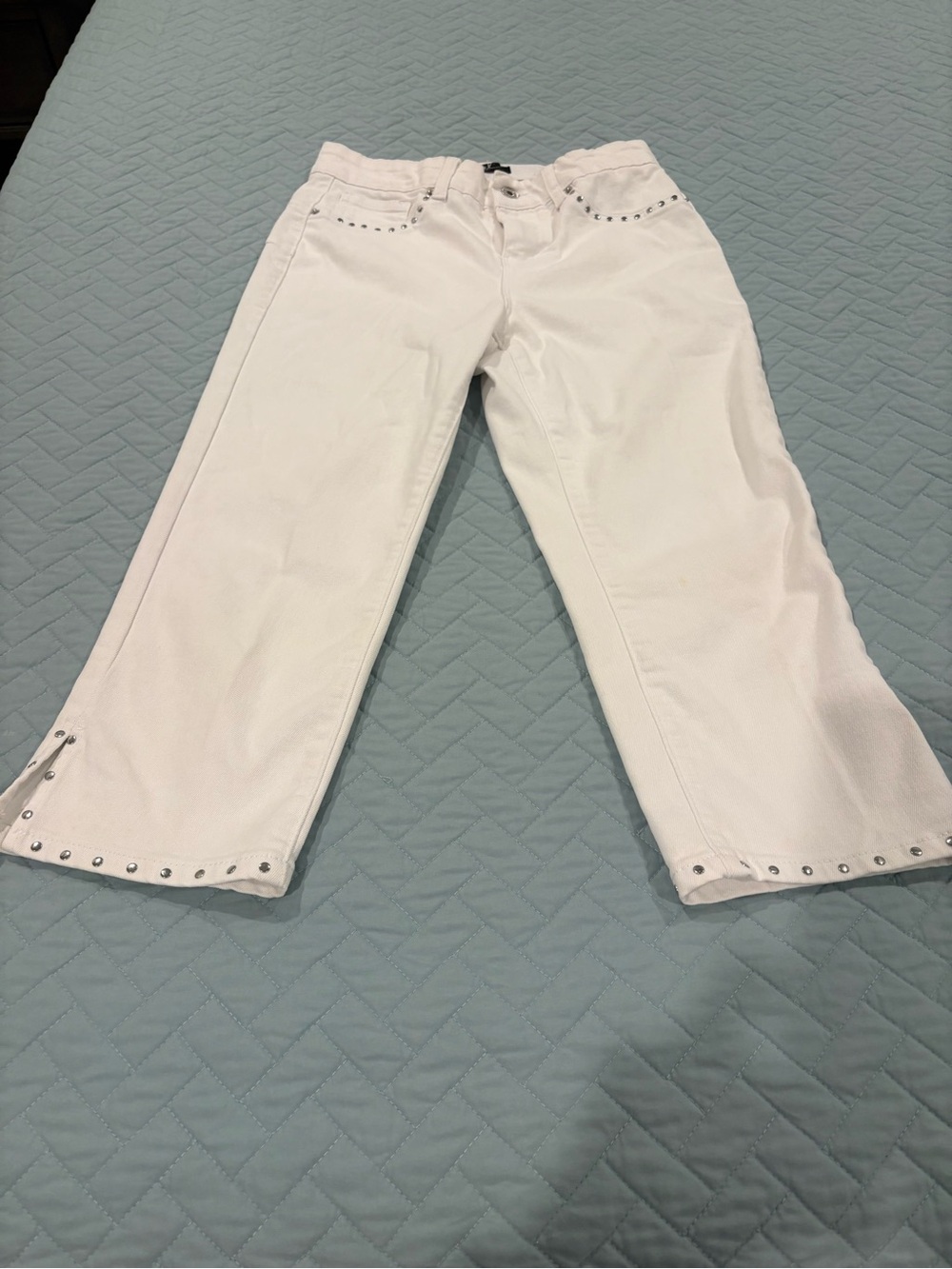 Earl sexy shaper white Jeans White Cropped Jeans with Stud Accents